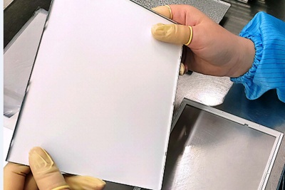 Ligne de production 25 Assembler le film réfléchissant