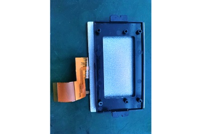 Ligne de production 67 Fixer le tampon EV au support d'affichage