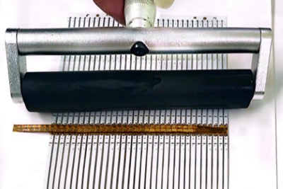 Ligne de production 22 Collage de la barre lumineuse