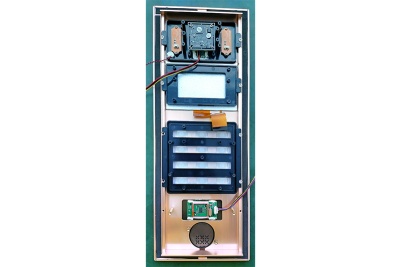 Ligne de production 74 Installer le bouton et verrouiller le support de bouton