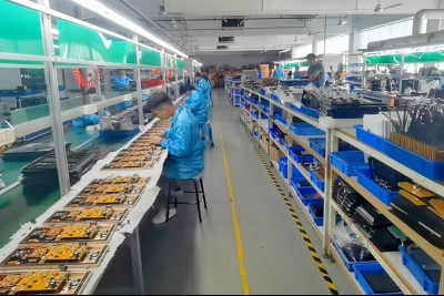 Accueil 24 Installer le support de la caméra Installer la caméra