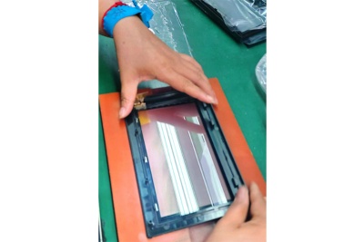 Ligne de production 59 Installer les lentilles